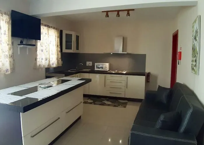 \'Young\'Seven Apartments
